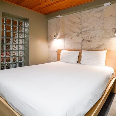 Cosmopolitan Chiado Apartment By Lovelystay Lisboa Exteriör bild