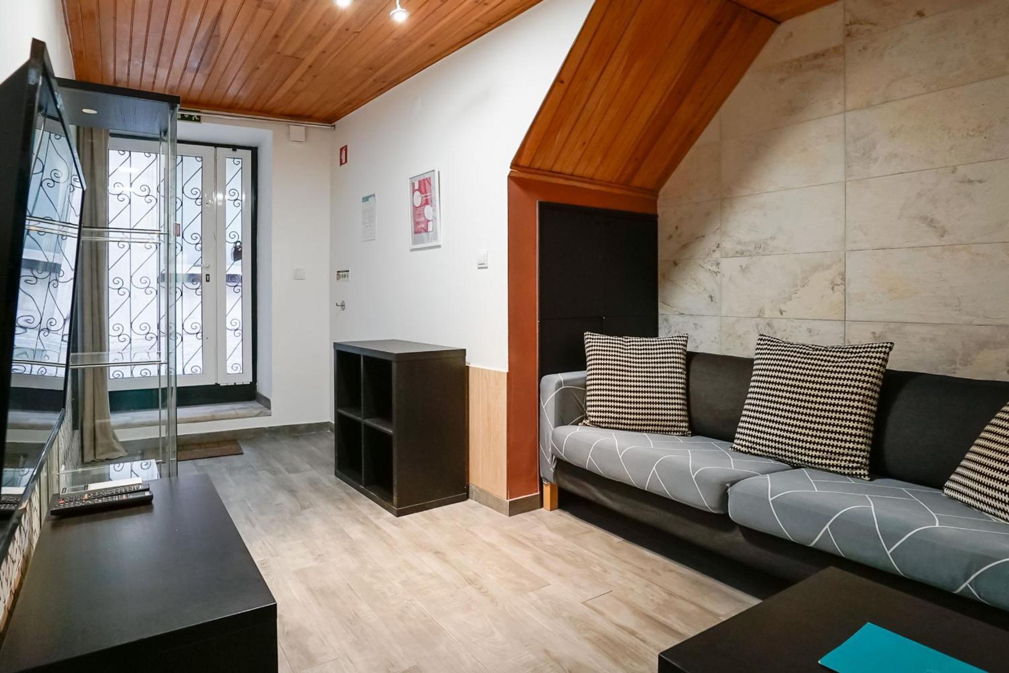 Cosmopolitan Chiado Apartment By Lovelystay Lisboa Exteriör bild